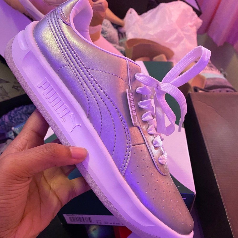 Silver metallic puma size 5.5Y